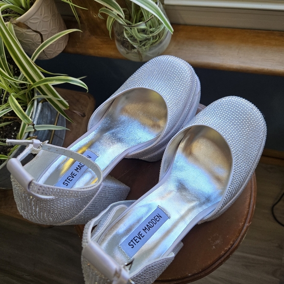Steve Madden Glittering Silver Platform Shoes - Picture 4 of 8